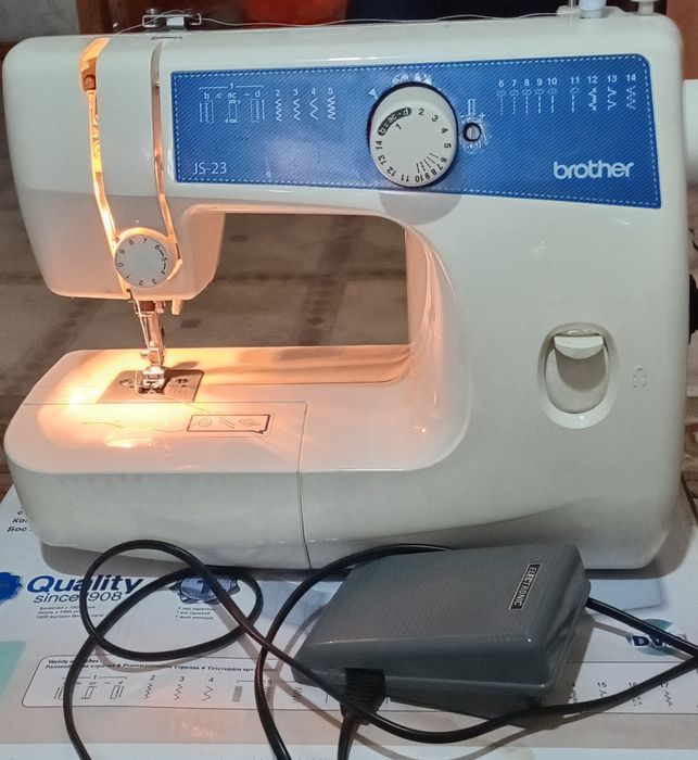 Швейная машинка срочно продам