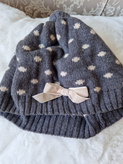 Лот шапки за момиче