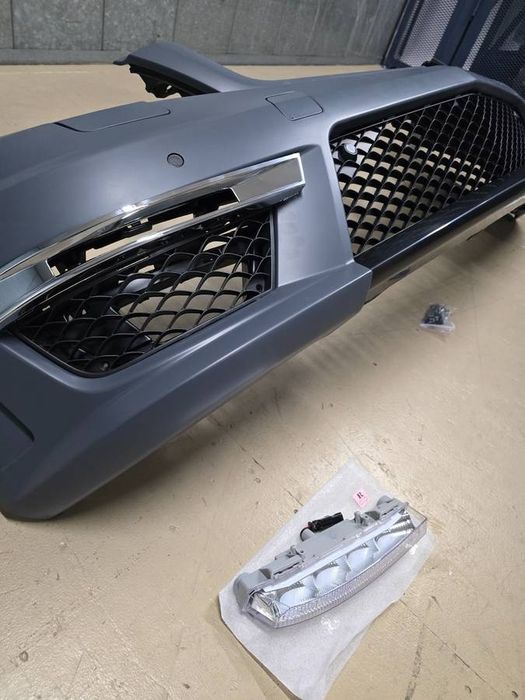 W204 Предна броня C63 AMG Led светлини решетки