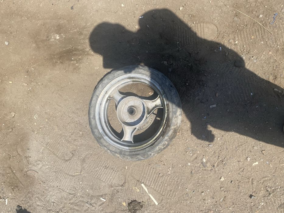 В продаже запчасти