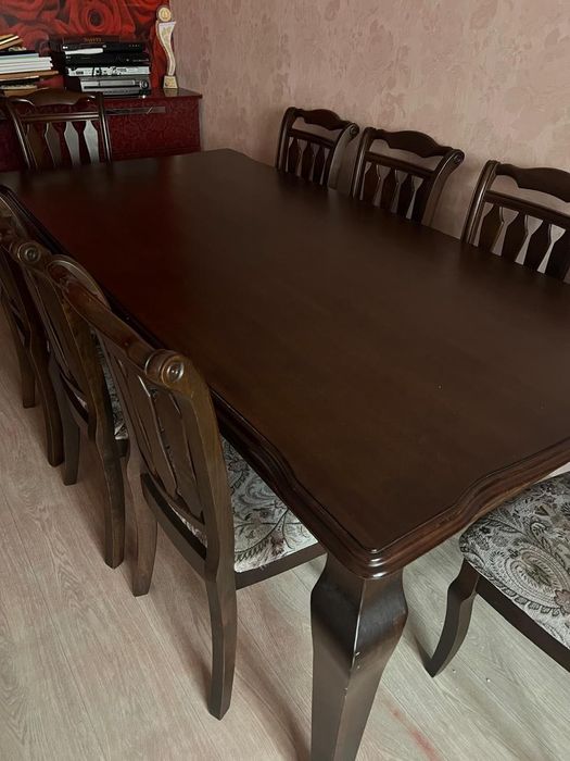Срочно продам стол со стульями