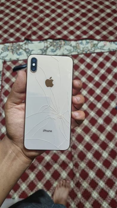 XS MAX  256  73 Face ID bor 1.300 (келишамиз) айби экранда