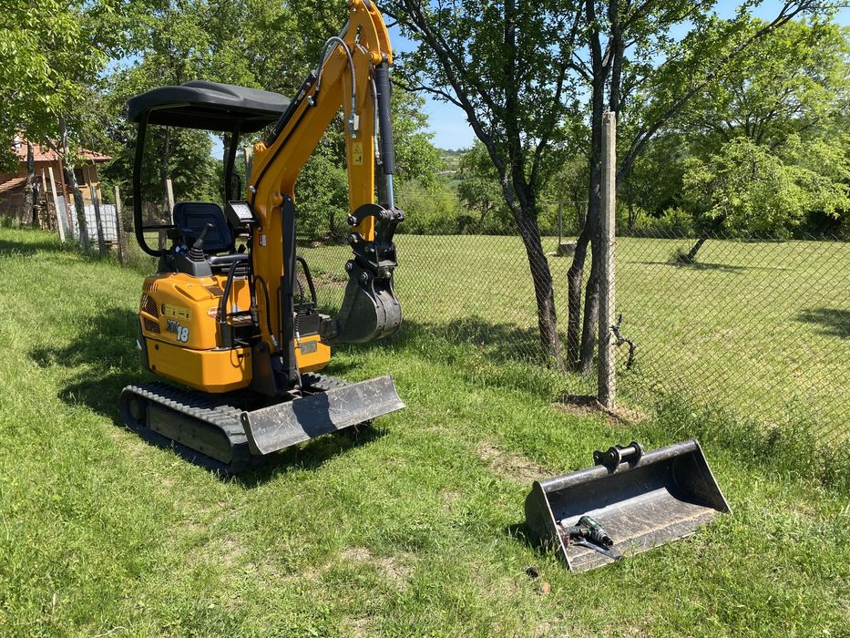 Услуги с мини багер, бобкат, самосвал и автовишка.