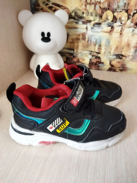 Продам детскую обувь