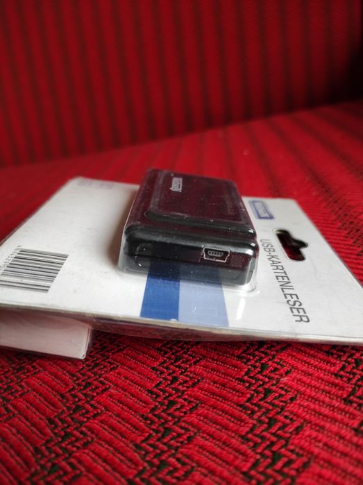 Cititor diferite tipuri de carduri, SDcarduri.
 Produs nou in cutie cu