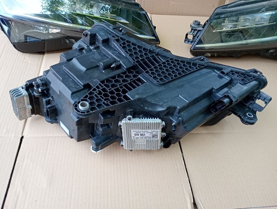 Bară față faruri full led crystal Skoda Superb 3 facelift