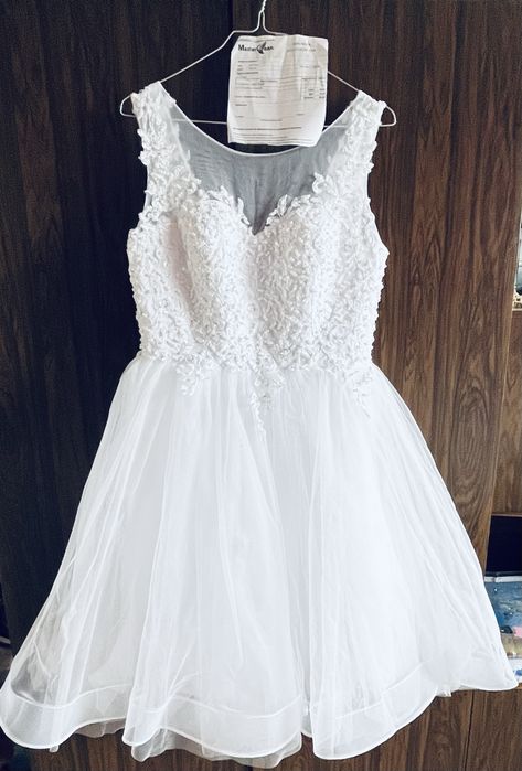 Къса сватбена рокля