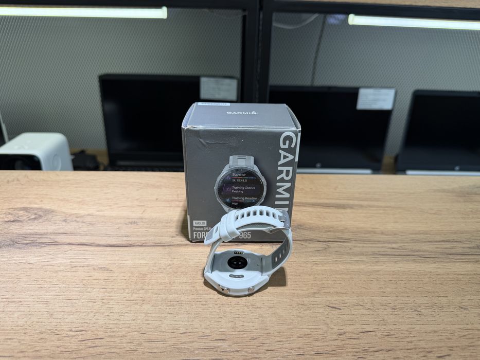 Смарт-часы Garmin Forerunner 965, Amoled, 47 mm, белый, 2084/А10