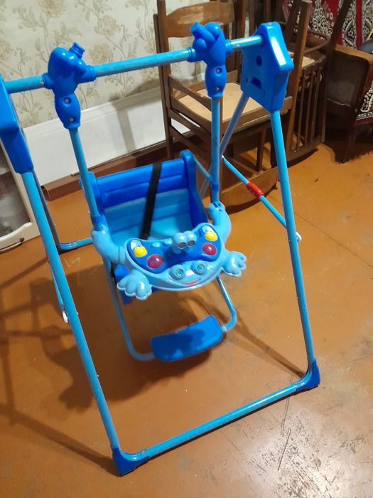 Продается стульчик и качеля.22 тысячи вместе.Торг