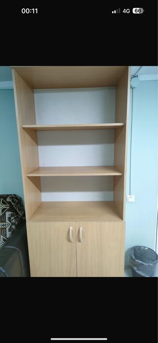 Офисные столы и шкаф