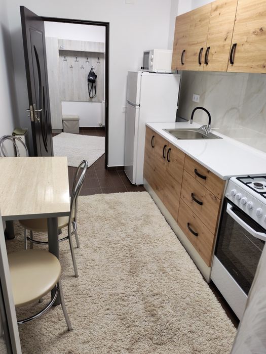 Închiriez apartament 40 mp plus balcon Florești/Florilor