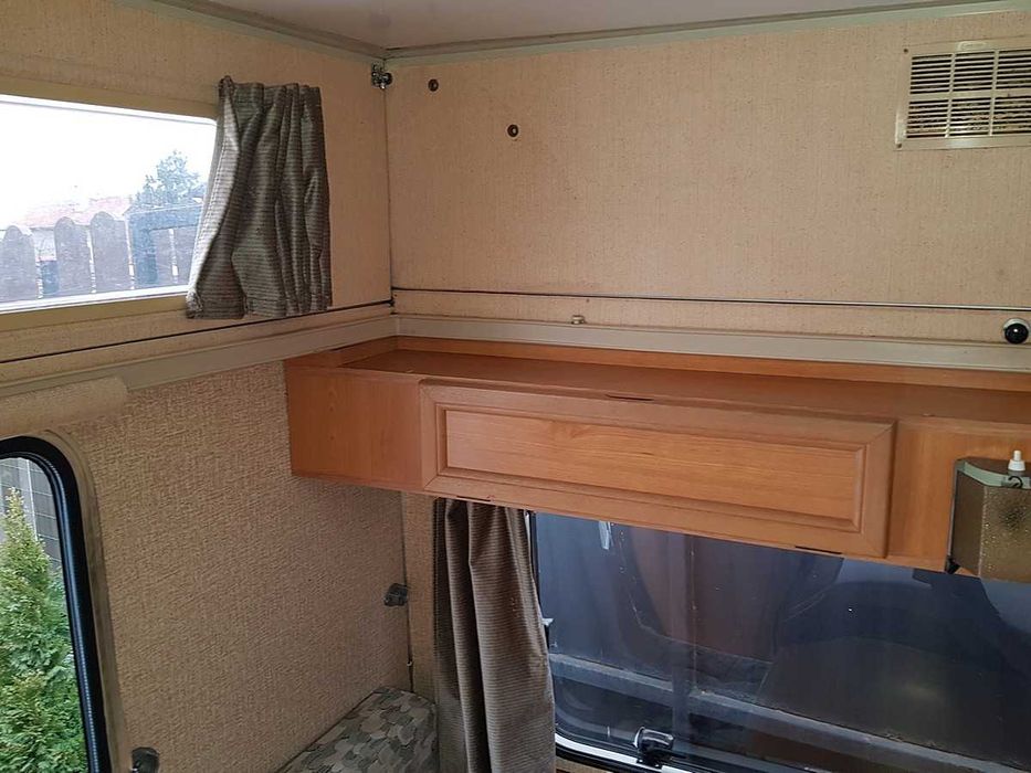 Запазена каравана нов внос от Холандия RAPIDO 750kg