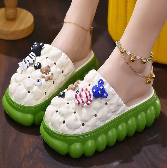 Леки и удобни затворени дамски високи чехли с декоративни елементи