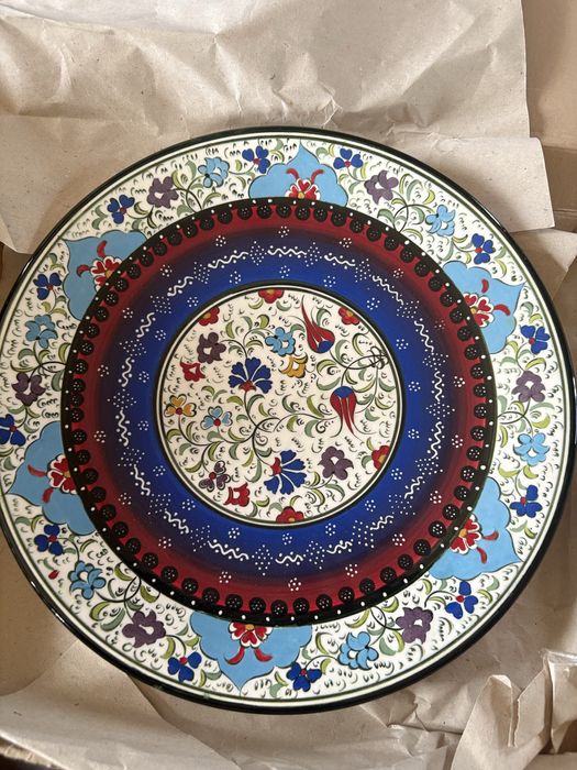 Керамични чиния и комплект чаши