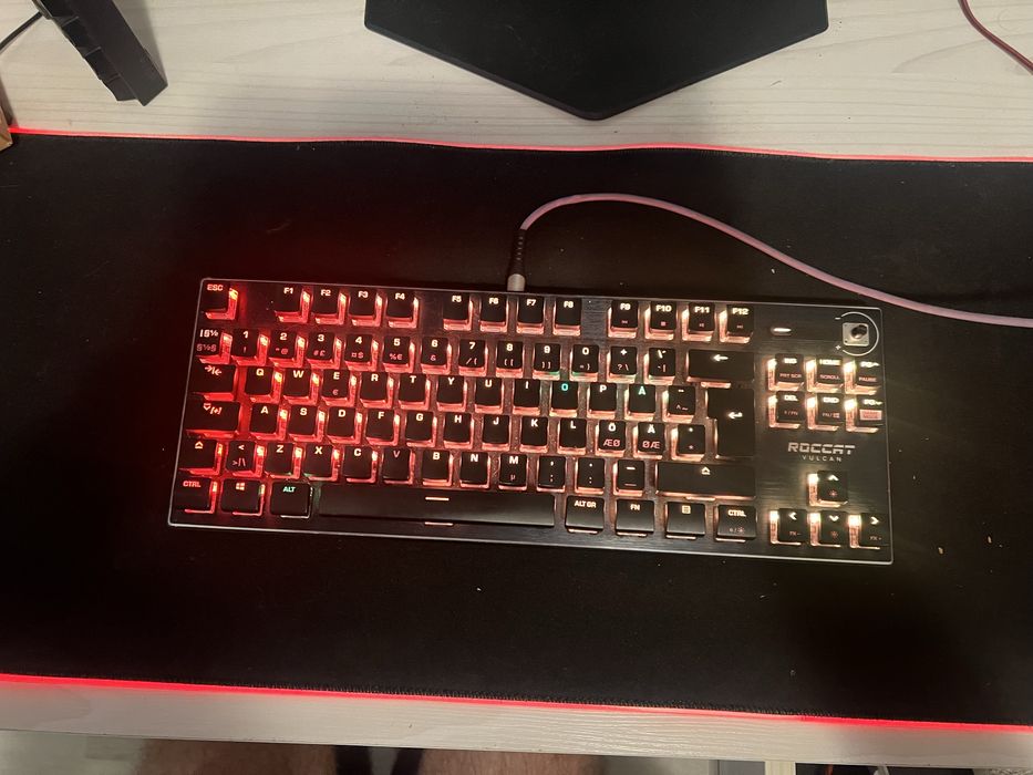 Tastatura gaming mecanică ROCCAT Vulcan TKL
