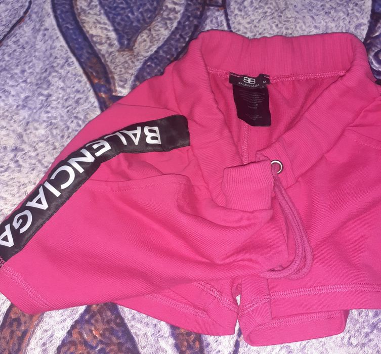 Дамски тениски и къс панталон