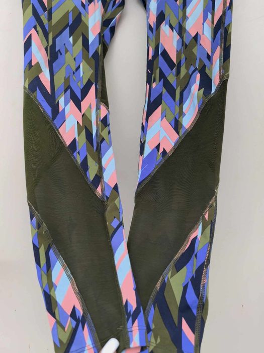 Nike oригинален дамски клин М размер