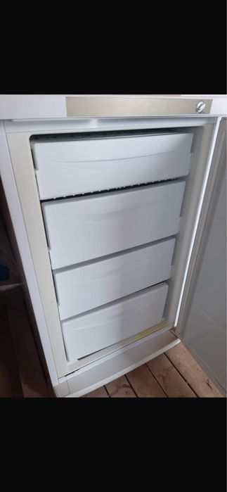 Продам морозильник индезит