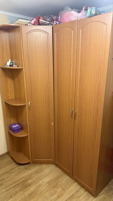 Продам угловой шкаф