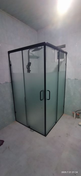 Стекляни душевые кабина