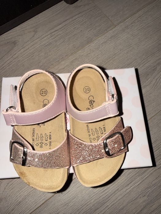 Sandalute fetita noi