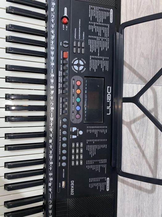 Синтезатор Denn Dek602