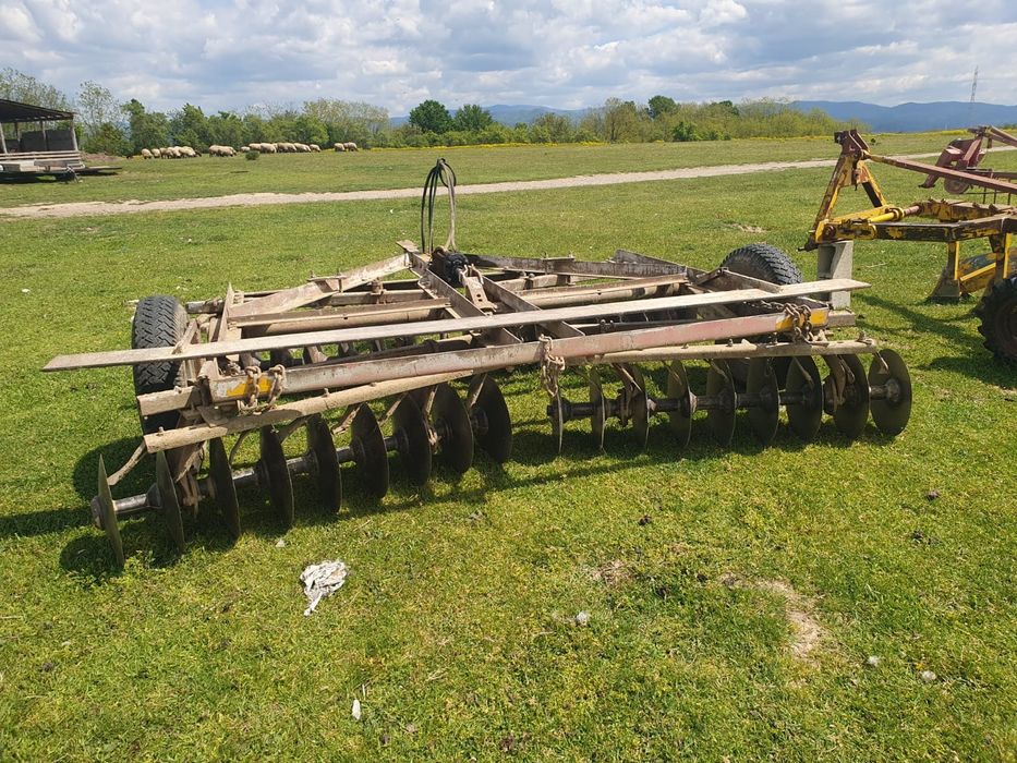 Disc si plug agricol