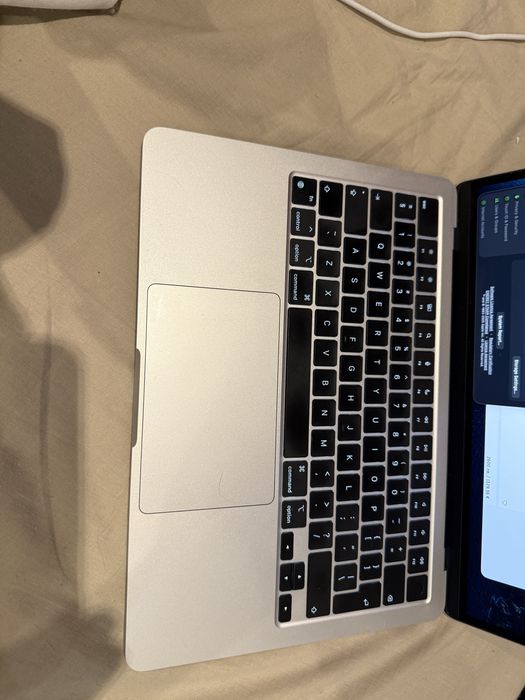 Macbook Air M2 8gb RAM 256gb SSD