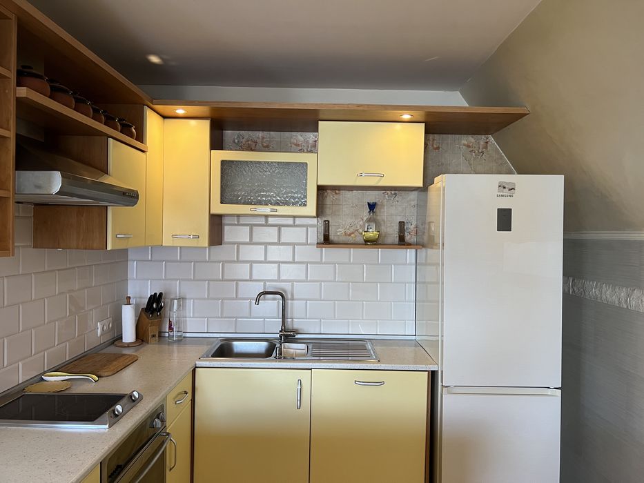 Дава се под наем Тристаен апартамент в Варна, Операта - 98 кв.м за 900 € - Снимка #2