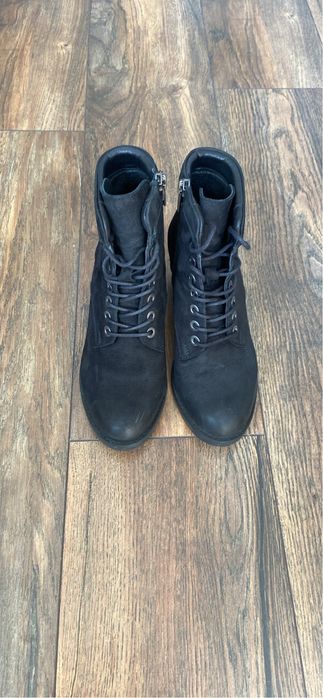 Велурени боти с дебел ток