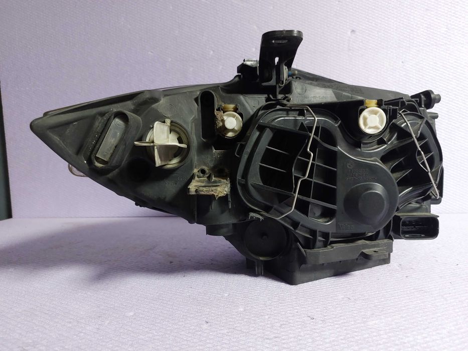 Far stanga Halogen BMW SERIA 1 E81 E82 E87 E88 AUTO CU VOLAN STANGA