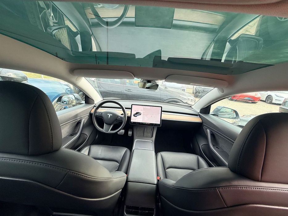 Tesla Model 3 Primul proprietar