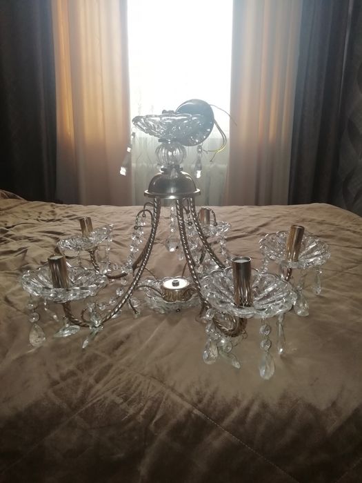 Продам люстру 5 лампочек
