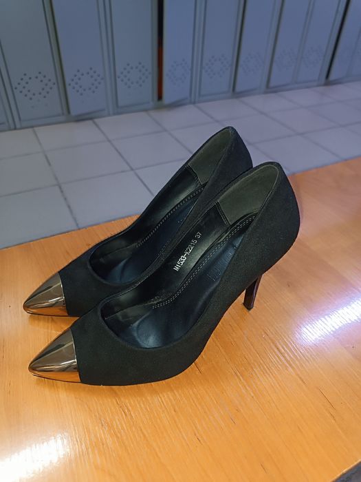 Продаются туфли.