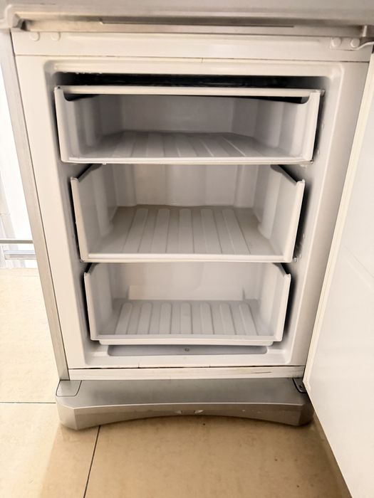 Холодильник Indesit