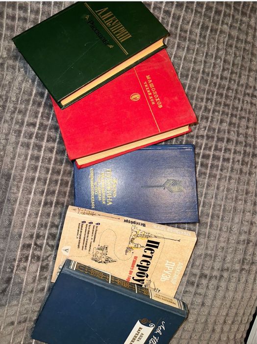 Продам книжки по 700