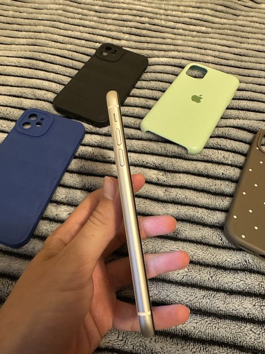 iPhone 11 64GB перфектен