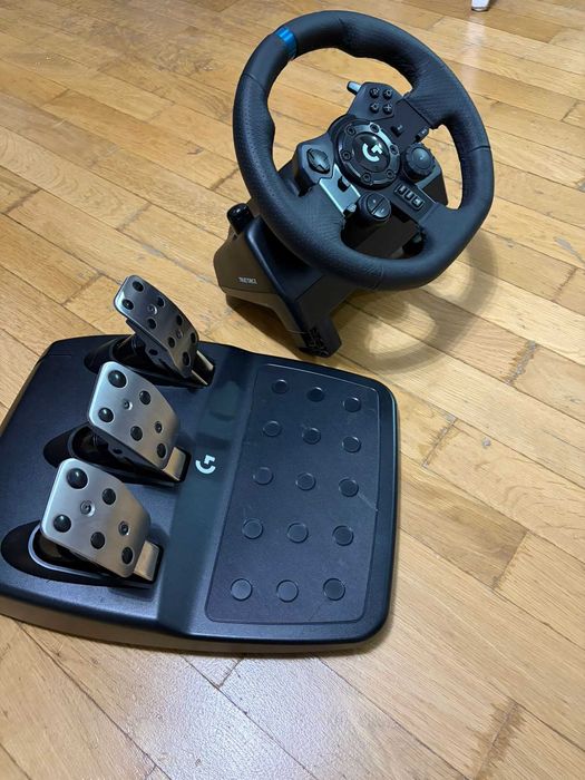 Logitech G923 Trueforce - Volan și pedale (compatibil PC / PS4 / PS5) - Stare impecabilă