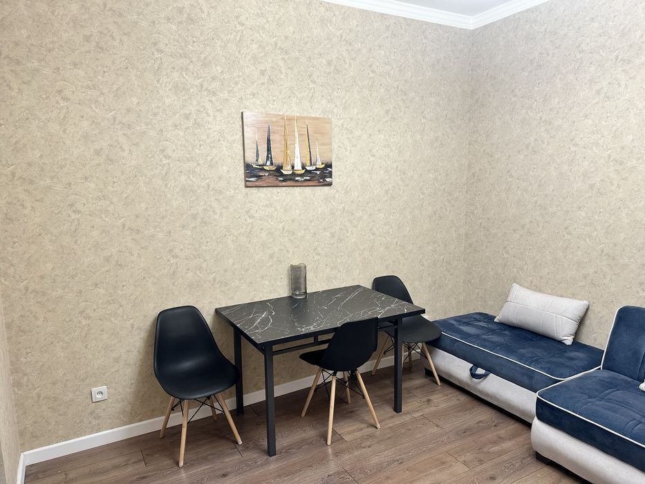 Продаётся  2-комнатная квартира на дворце г. Чирчик