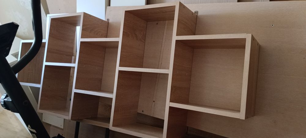 Продаётся книжная полка.