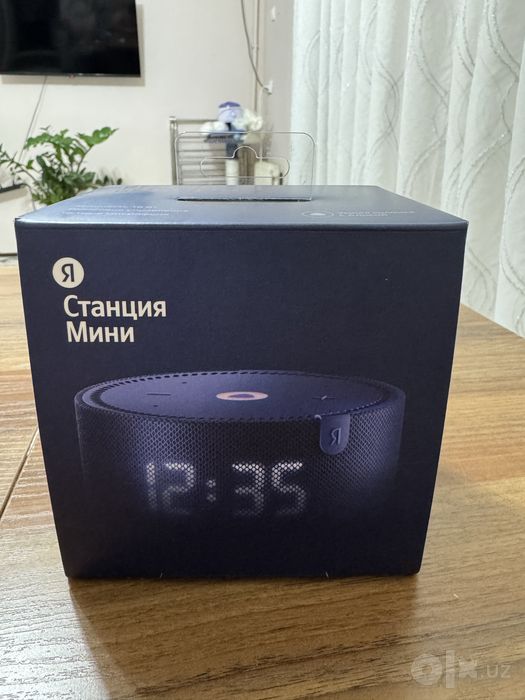 Продается Умная колонка Алиса, в полном комплекте в хорошем состоянии