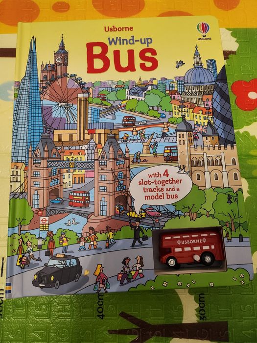 Carte usborne cu autobuz