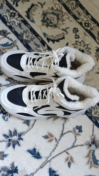 продам демисезон кроссовки