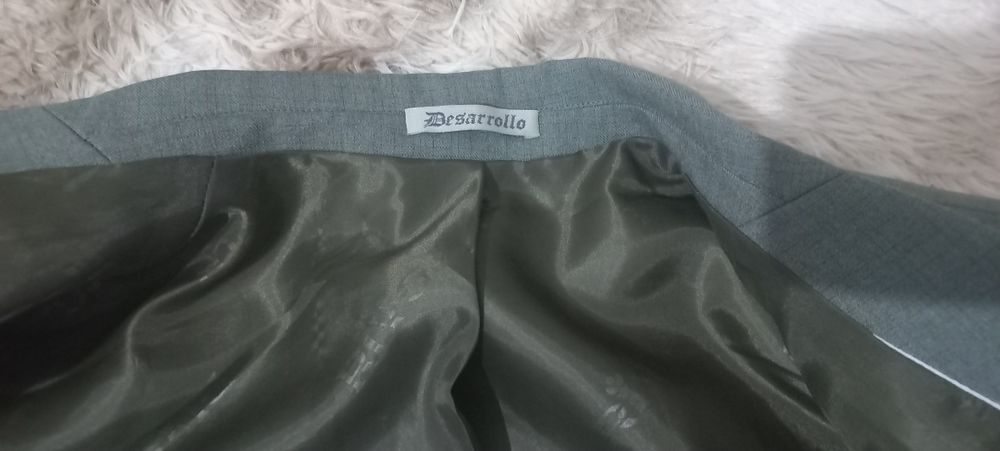 Продаётся костюм.