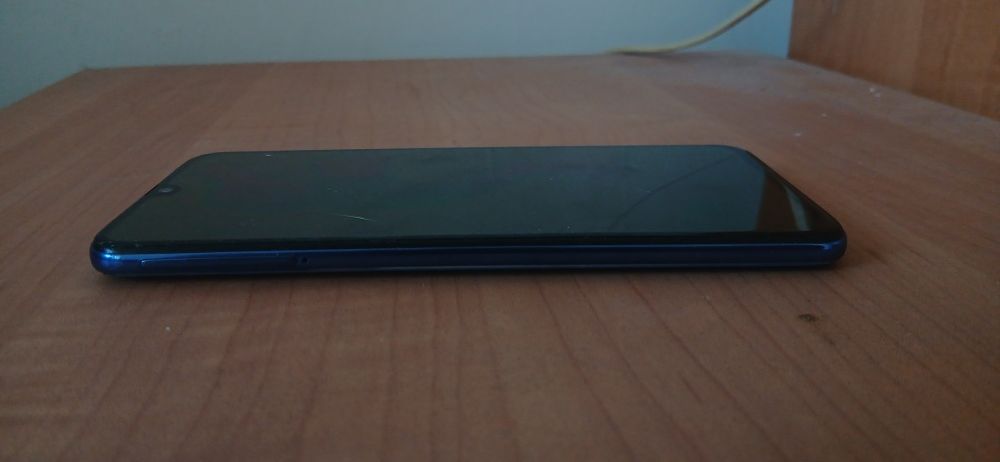 Старый телефон Samsung galaxy A40