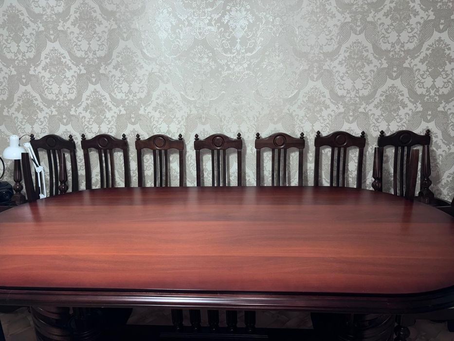 Стол со стульями