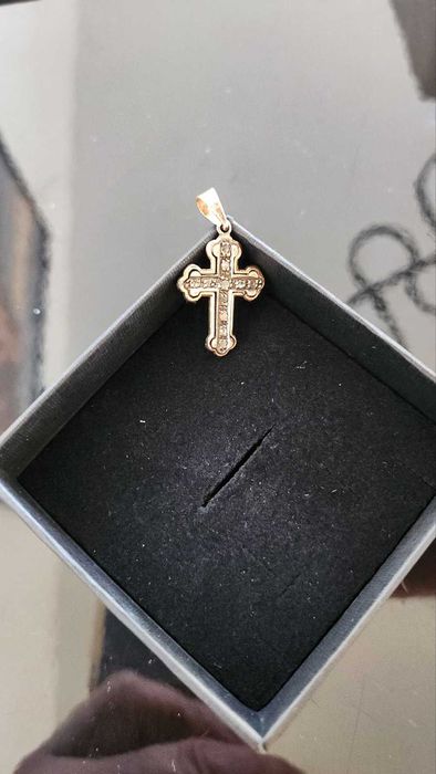 Кръст - 14 карата розово злато с диаманти