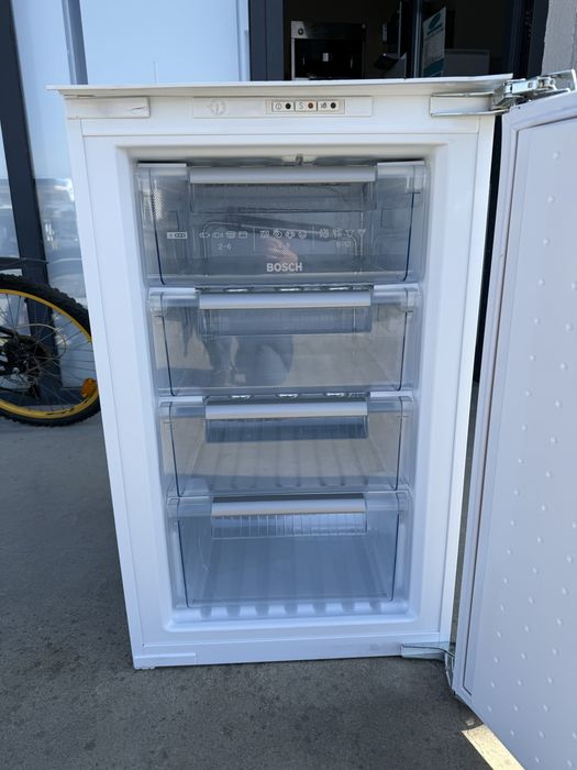 Малък фризер за вграждане Bosch 4 чекмеджета