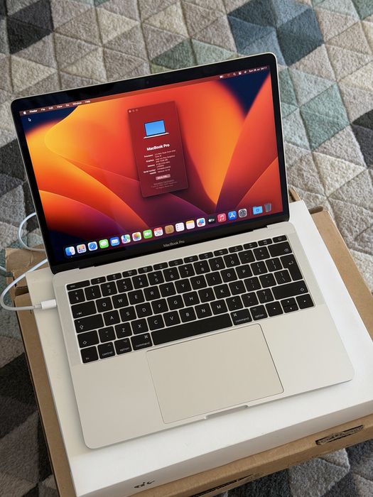 Macbook Pro Retina 2018 13” Intel i5, 8GB RAM, 256GB SSD