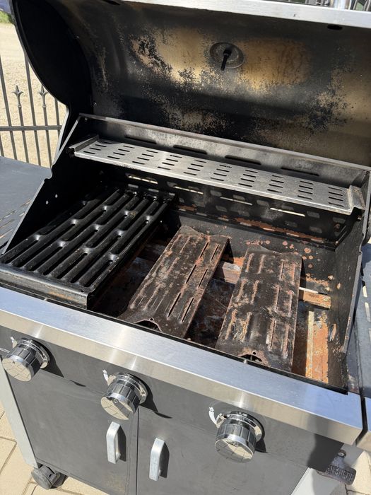 Grill pe gaz cu aprindere automata